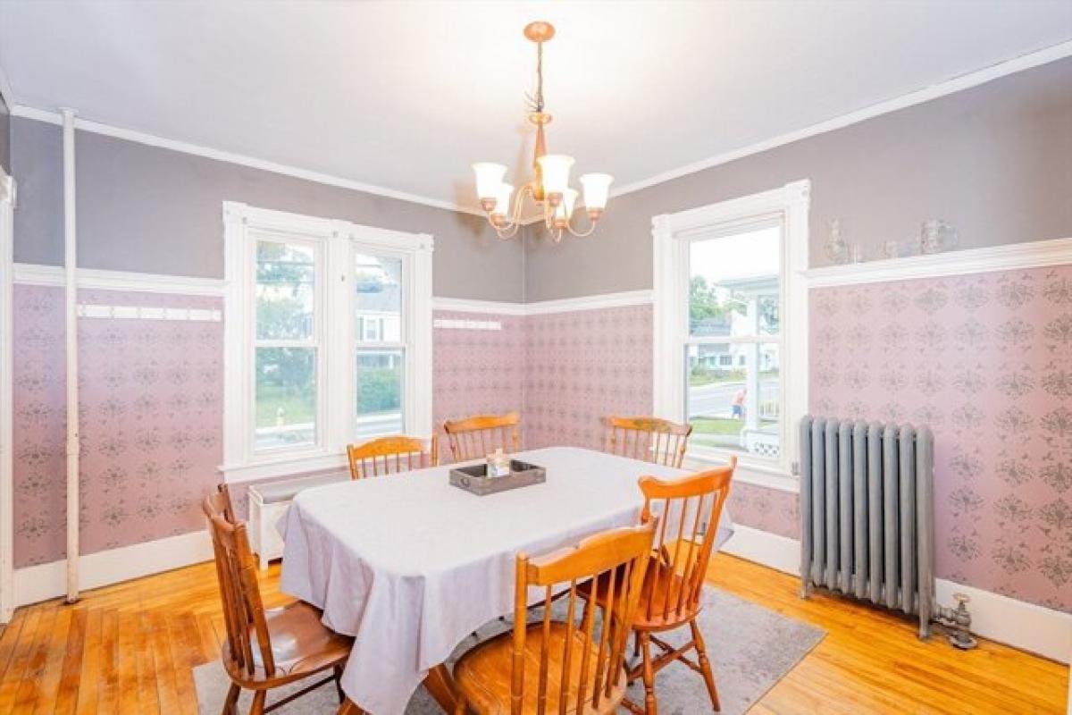 Picture of Home For Sale in Clinton, Massachusetts, United States