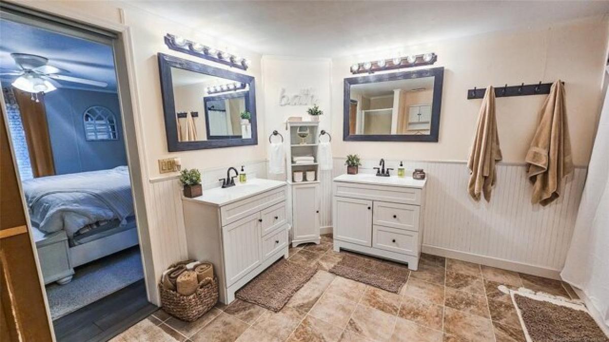 Picture of Home For Sale in Porum, Oklahoma, United States