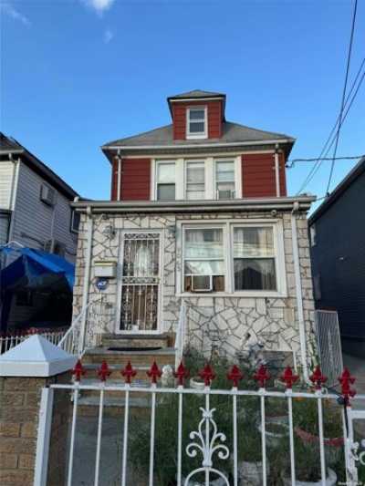 Home For Sale in Hollis, New York