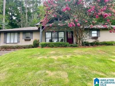 Home For Sale in Vestavia Hills, Alabama