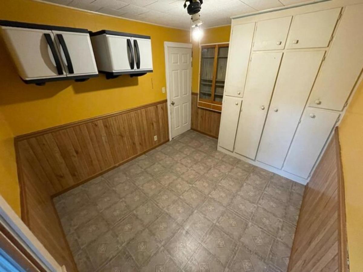 Picture of Home For Sale in Dowagiac, Michigan, United States