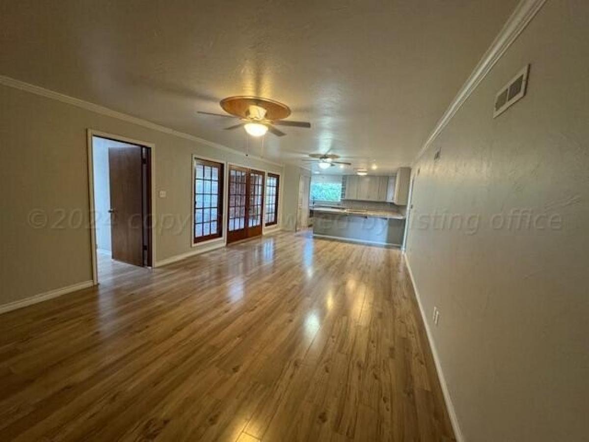 Picture of Home For Sale in Pampa, Texas, United States