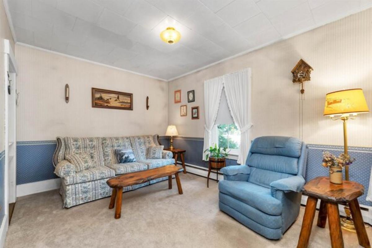 Picture of Home For Sale in Pittsfield, New Hampshire, United States