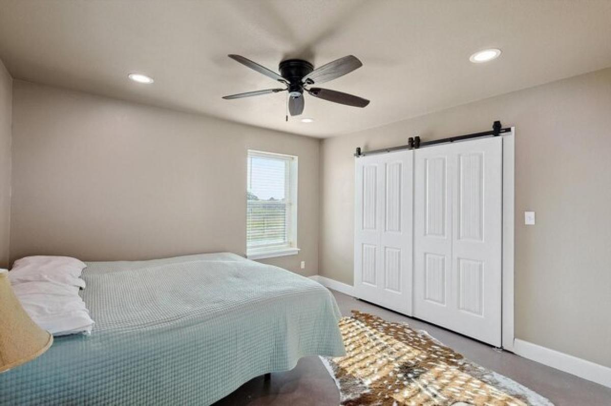 Picture of Home For Sale in Krum, Texas, United States