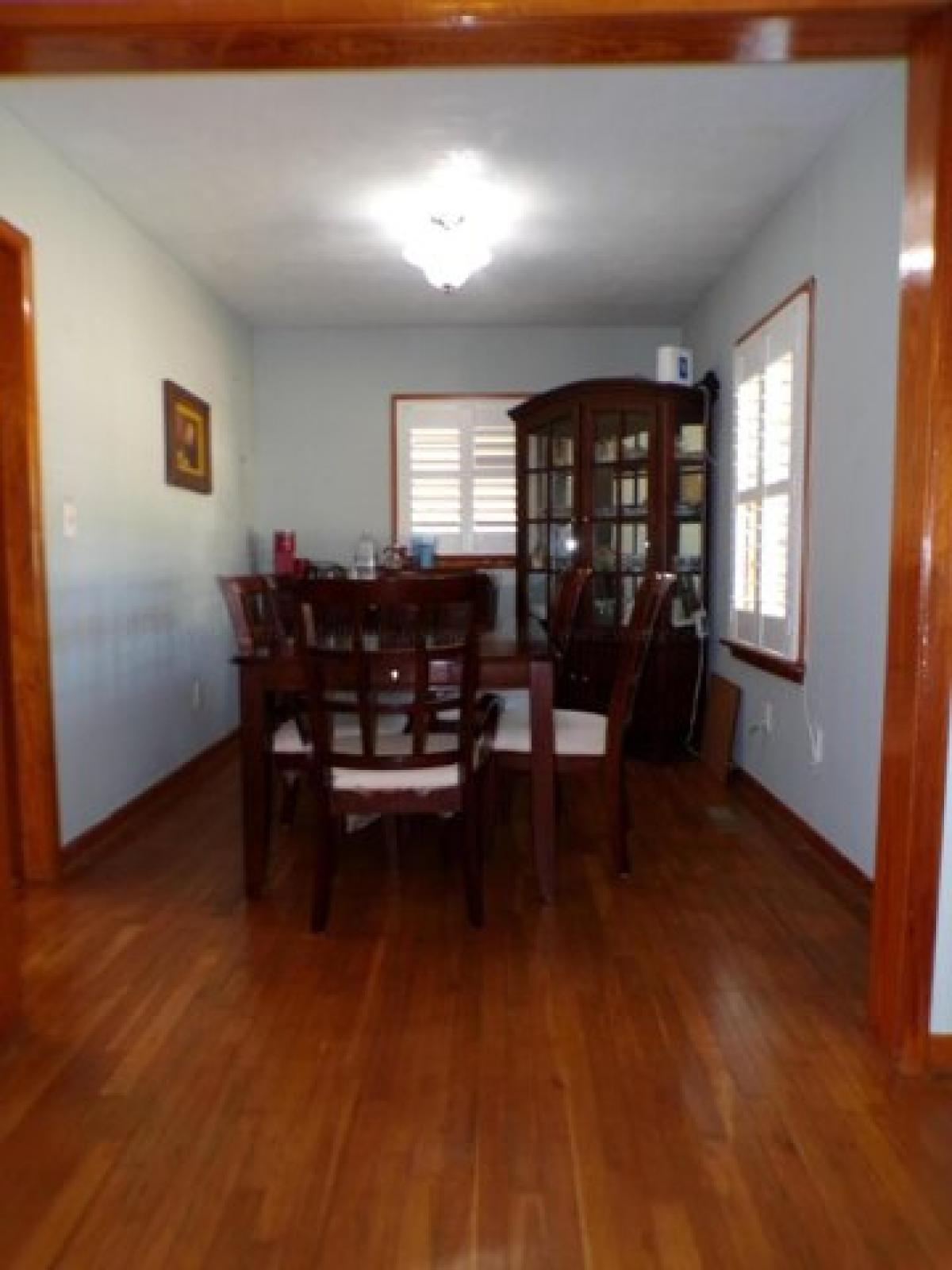 Picture of Home For Sale in Tuscumbia, Alabama, United States