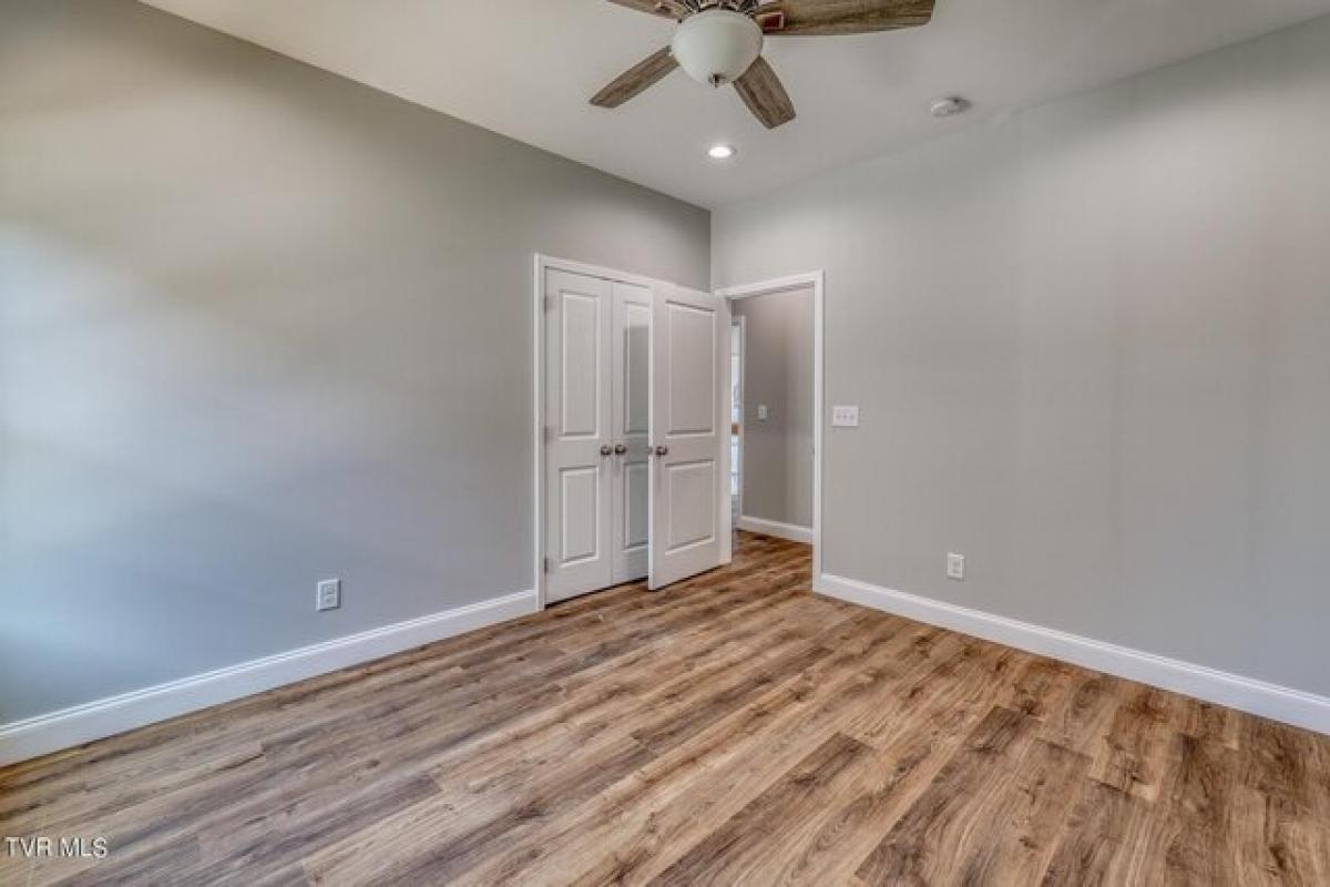 Picture of Home For Sale in Erwin, Tennessee, United States