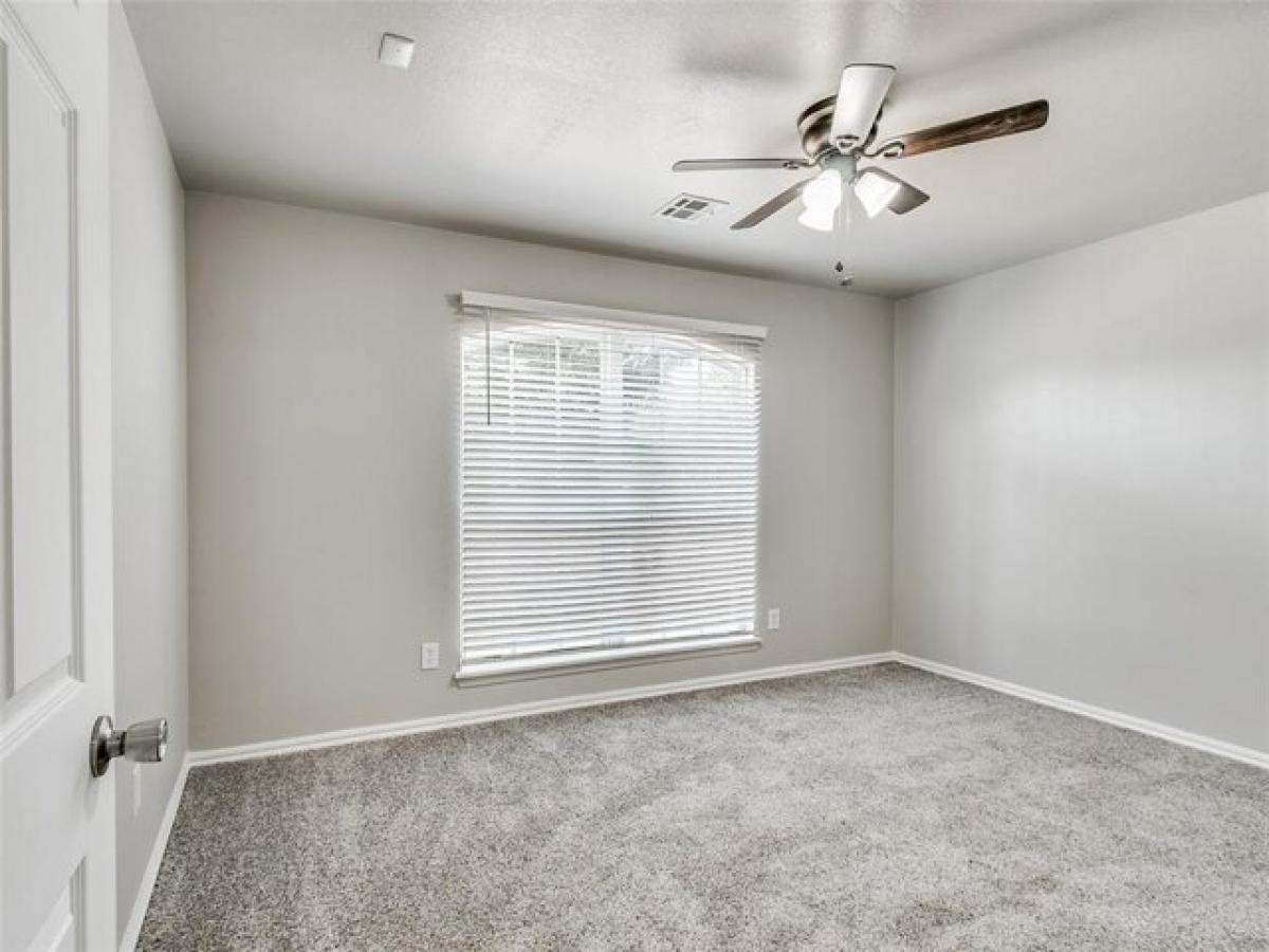 Picture of Home For Sale in Midwest City, Oklahoma, United States