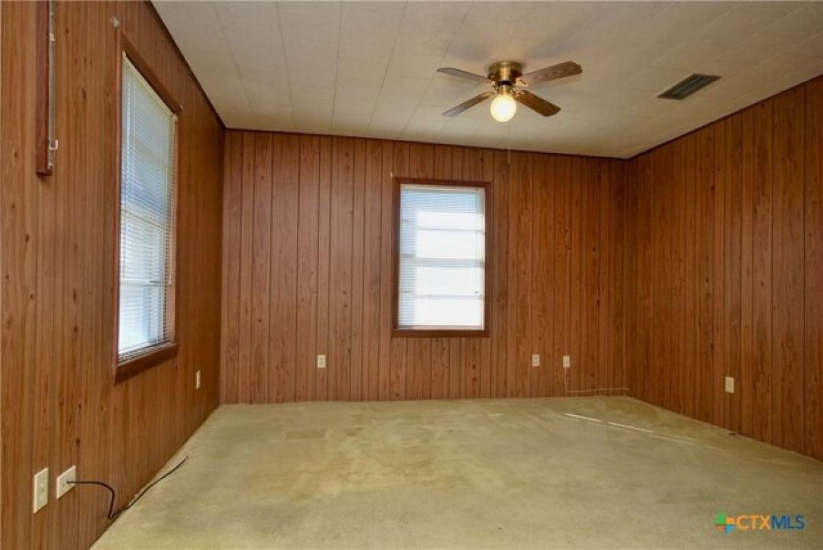 Picture of Home For Sale in Hallettsville, Texas, United States