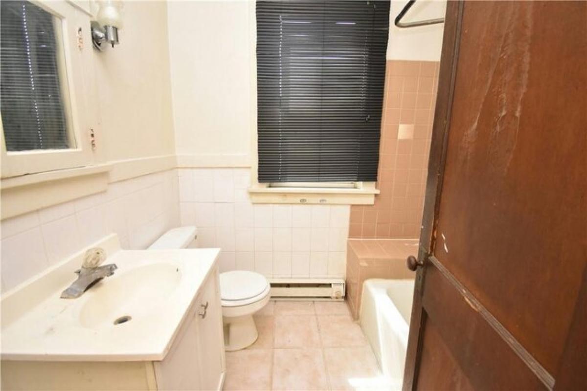 Picture of Home For Sale in McKees Rocks, Pennsylvania, United States