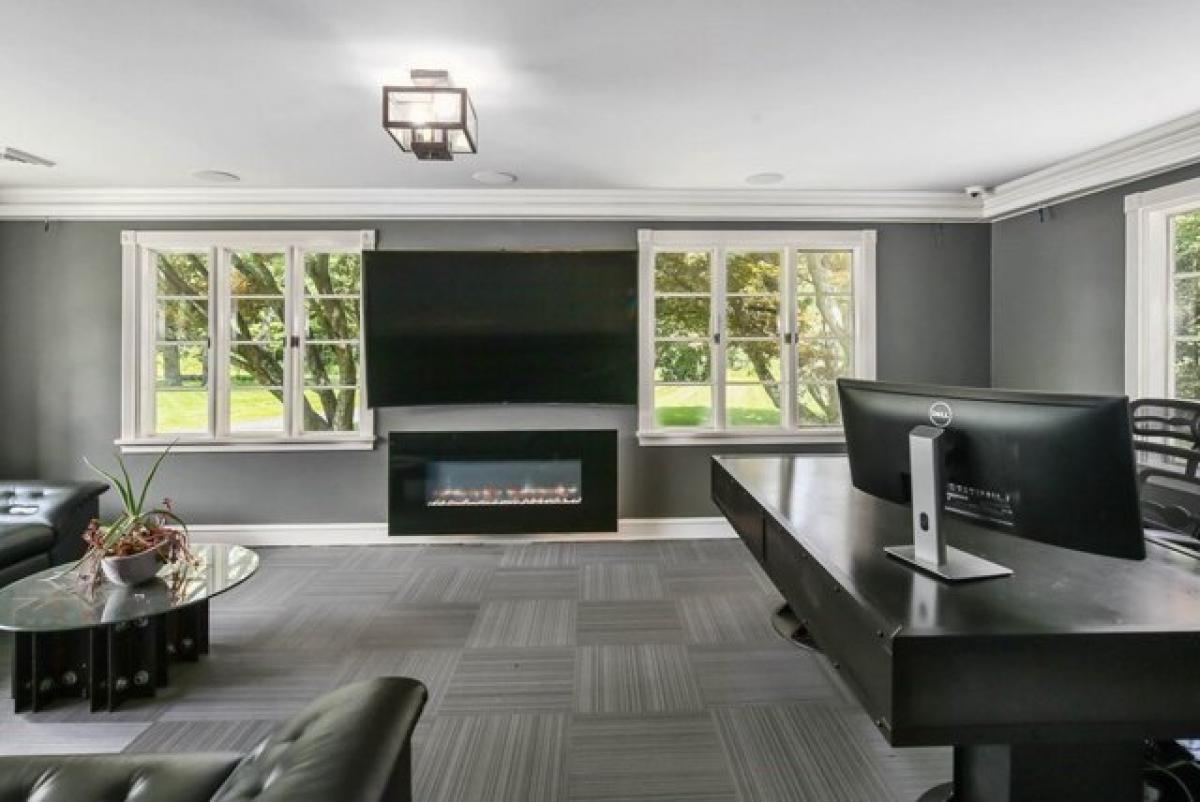 Picture of Home For Sale in Shrewsbury, Massachusetts, United States