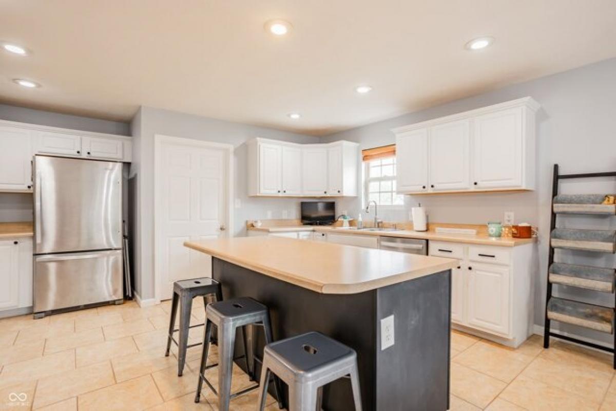 Picture of Home For Sale in Yorktown, Indiana, United States