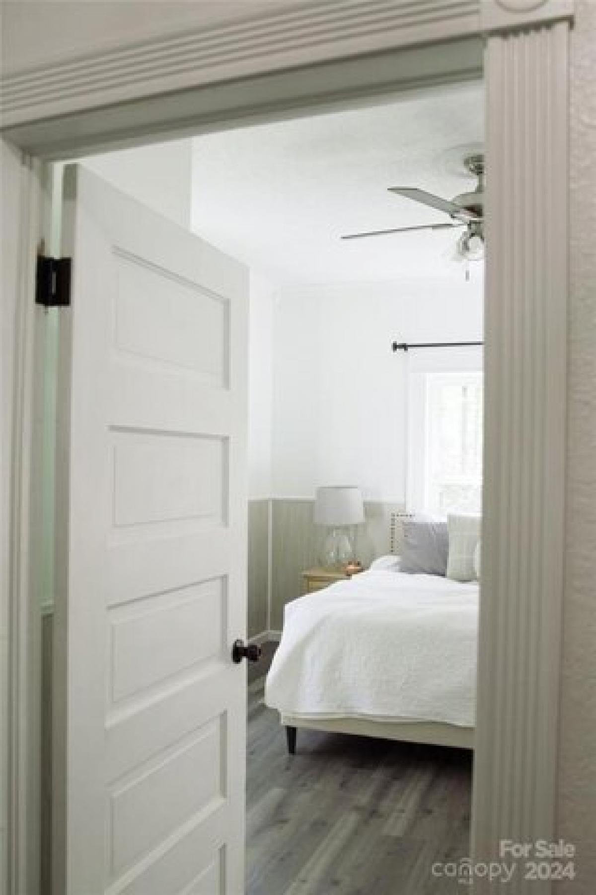 Picture of Home For Sale in Spruce Pine, North Carolina, United States