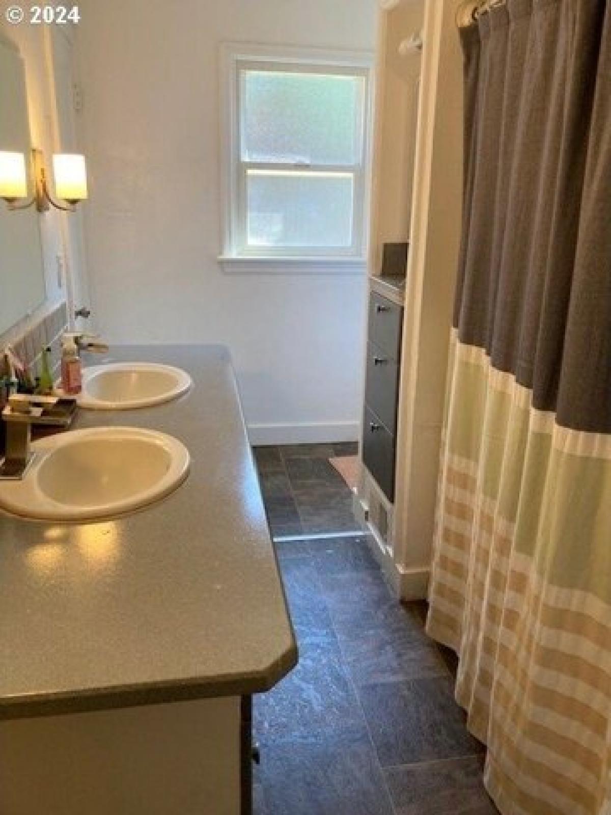 Picture of Home For Sale in Pendleton, Oregon, United States