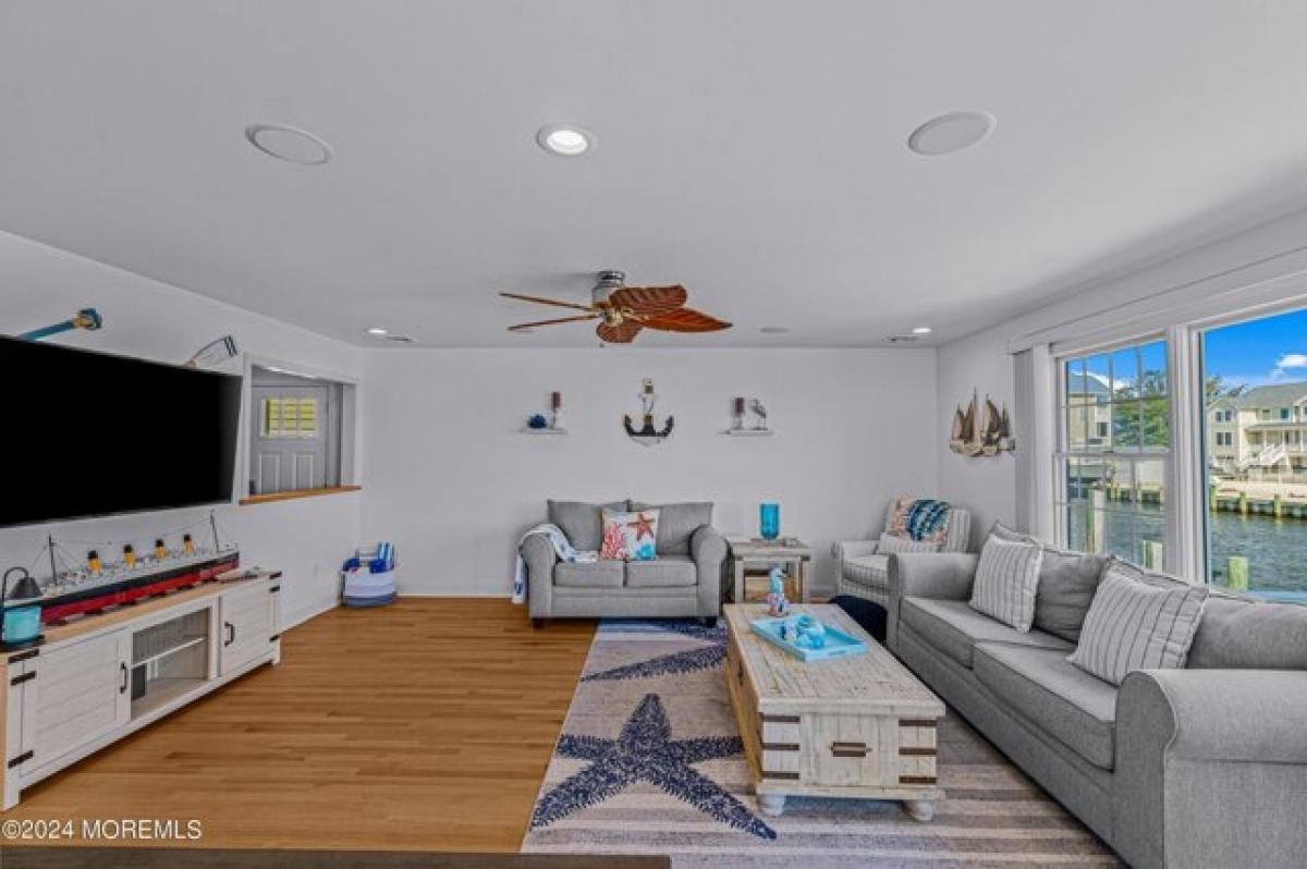 Picture of Home For Sale in Bayville, New Jersey, United States