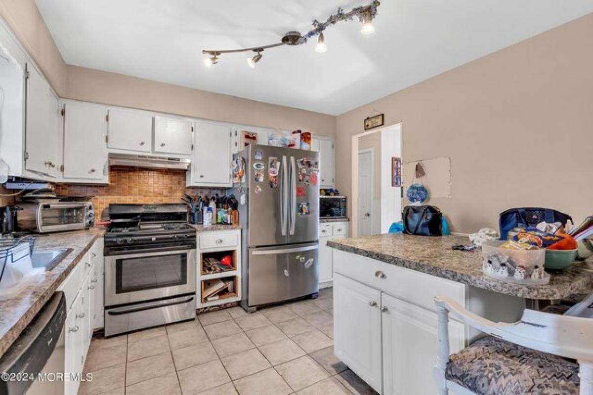 Picture of Home For Sale in Beachwood, New Jersey, United States