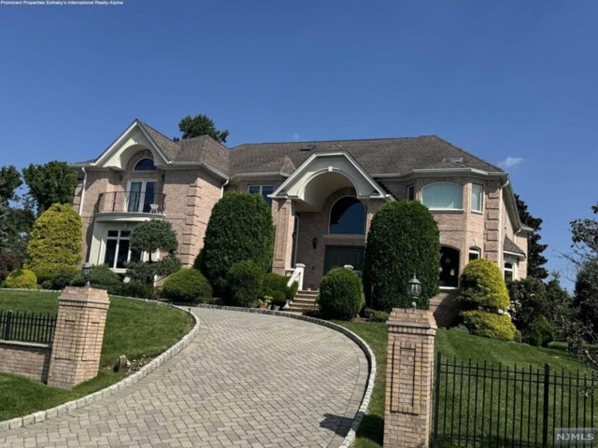 Picture of Home For Sale in Alpine, New Jersey, United States