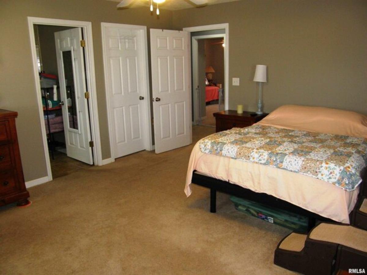 Picture of Home For Sale in Herrin, Illinois, United States