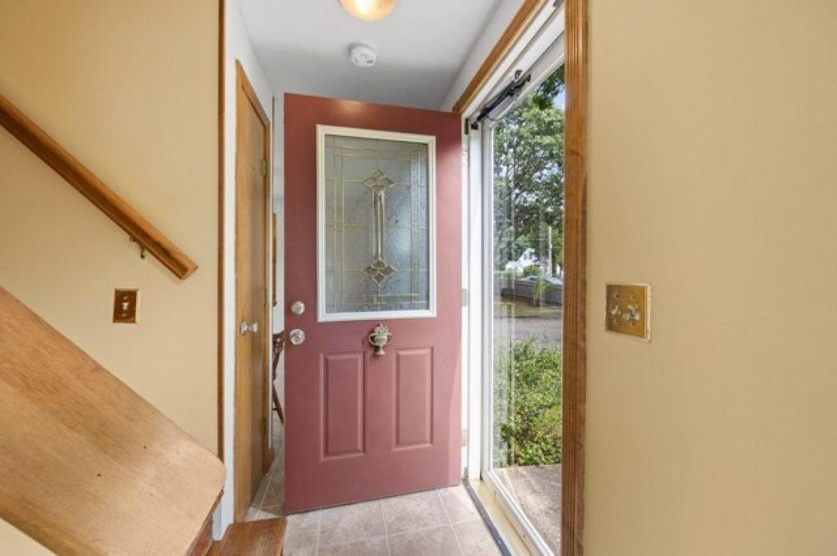 Picture of Home For Sale in East Falmouth, Massachusetts, United States