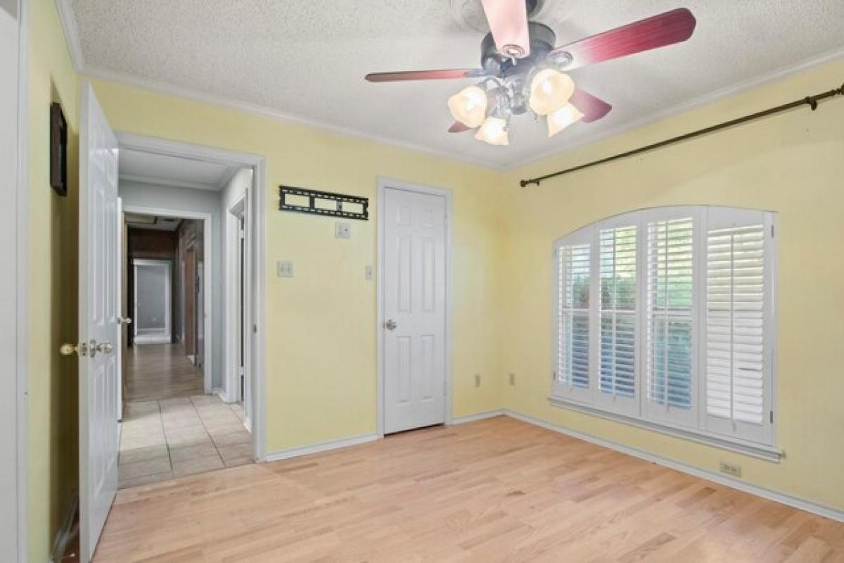 Picture of Home For Sale in Mount Pleasant, Texas, United States