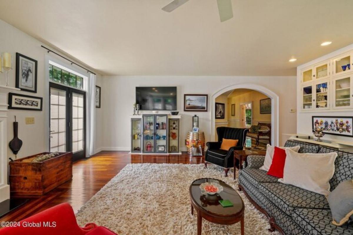 Picture of Home For Sale in Clifton Park, New York, United States