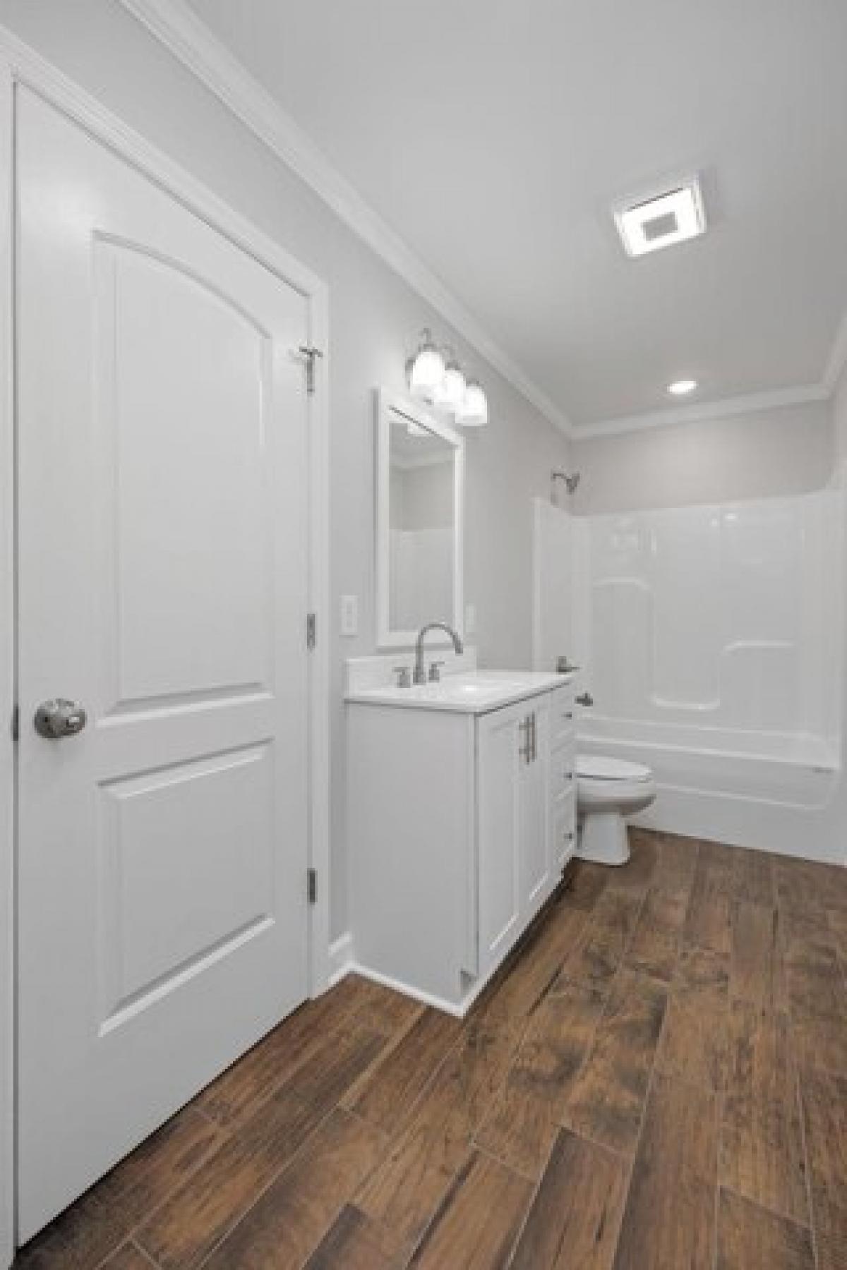 Picture of Home For Sale in Killen, Alabama, United States