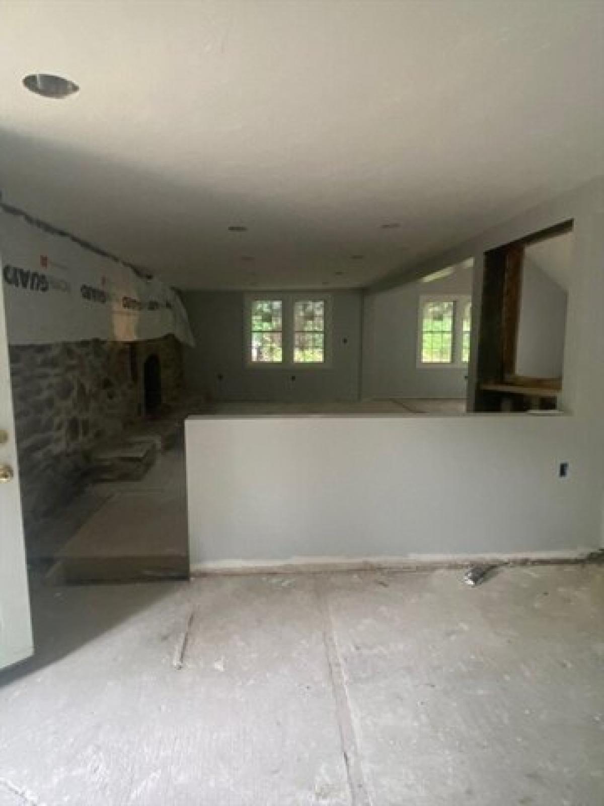 Picture of Home For Sale in Fitchburg, Massachusetts, United States