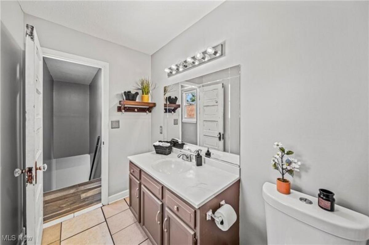 Picture of Home For Sale in Eastlake, Ohio, United States