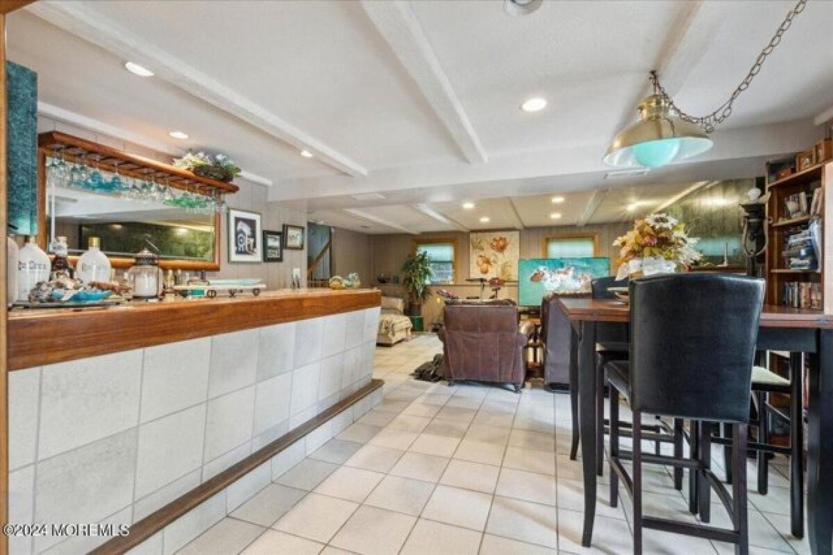 Picture of Home For Sale in Freehold, New Jersey, United States