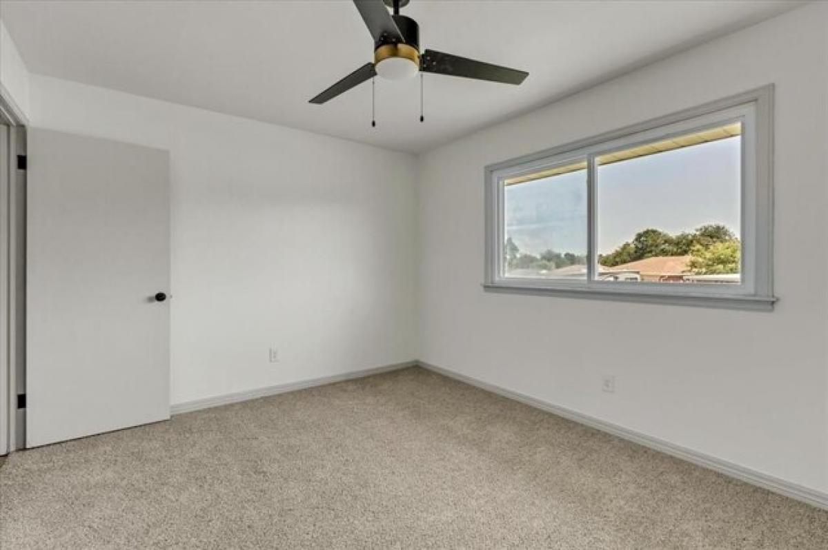 Picture of Home For Sale in Midwest City, Oklahoma, United States