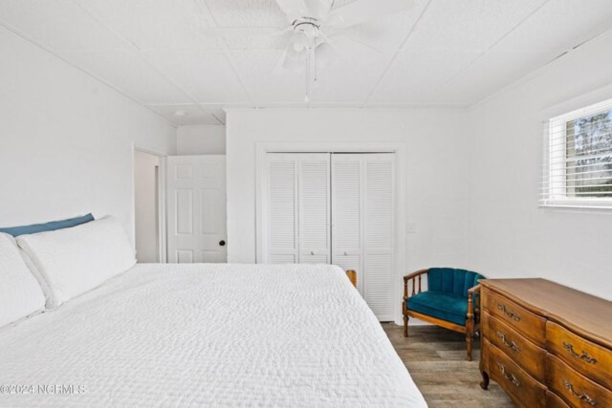 Picture of Home For Sale in Eagle Springs, North Carolina, United States