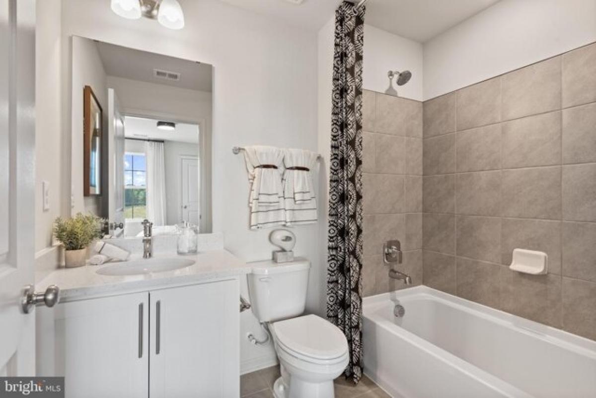 Picture of Home For Sale in Middle River, Maryland, United States