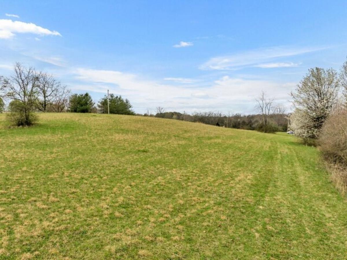 Picture of Residential Land For Sale in Castalian Springs, Tennessee, United States
