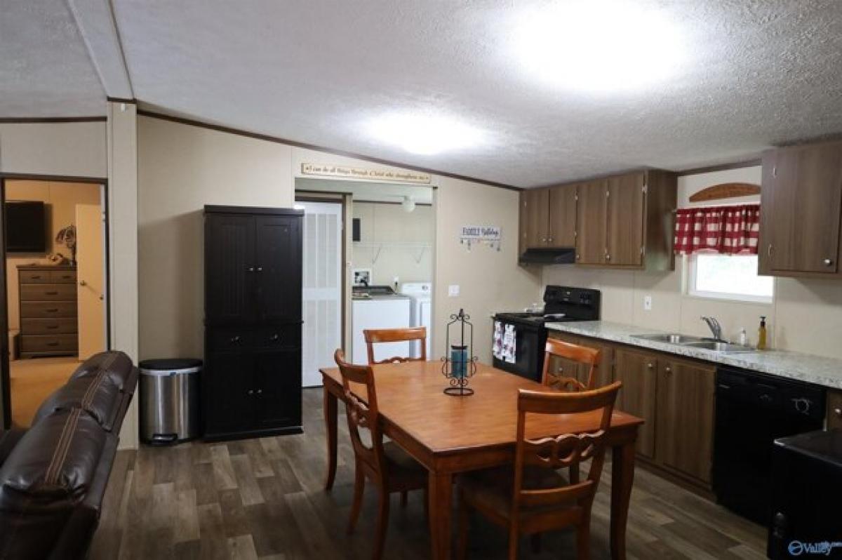 Picture of Home For Sale in Dutton, Alabama, United States