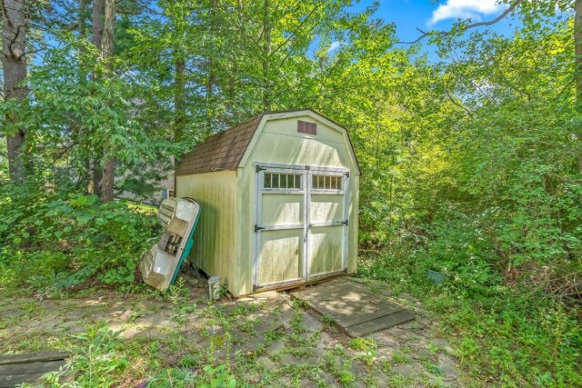 Picture of Home For Sale in Hillsdale, Michigan, United States