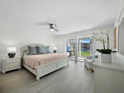 Home For Sale in Longboat Key, Florida