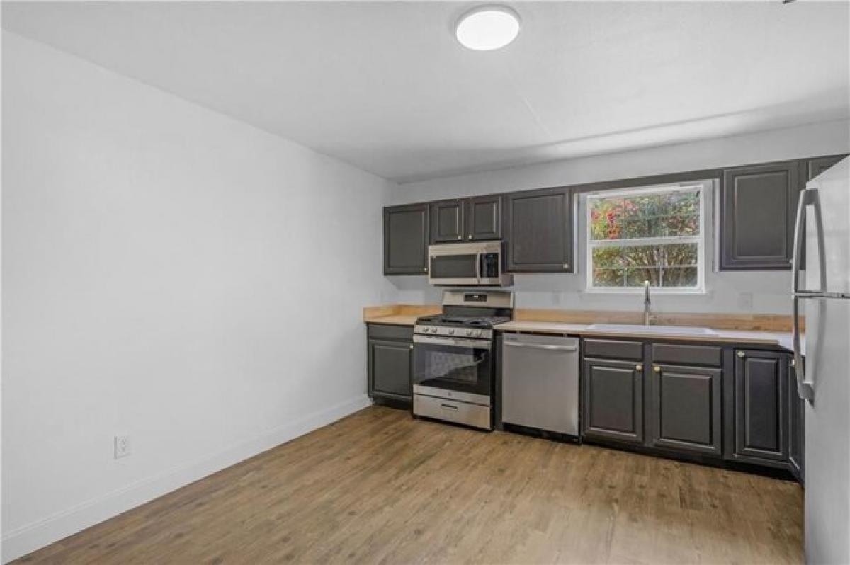 Picture of Home For Sale in Grand Bay, Alabama, United States