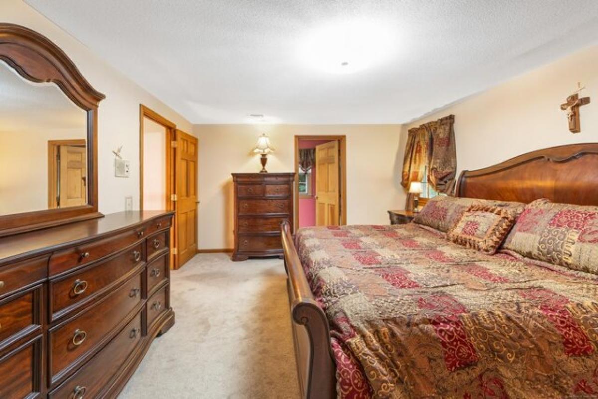 Picture of Home For Sale in Farmington, Connecticut, United States