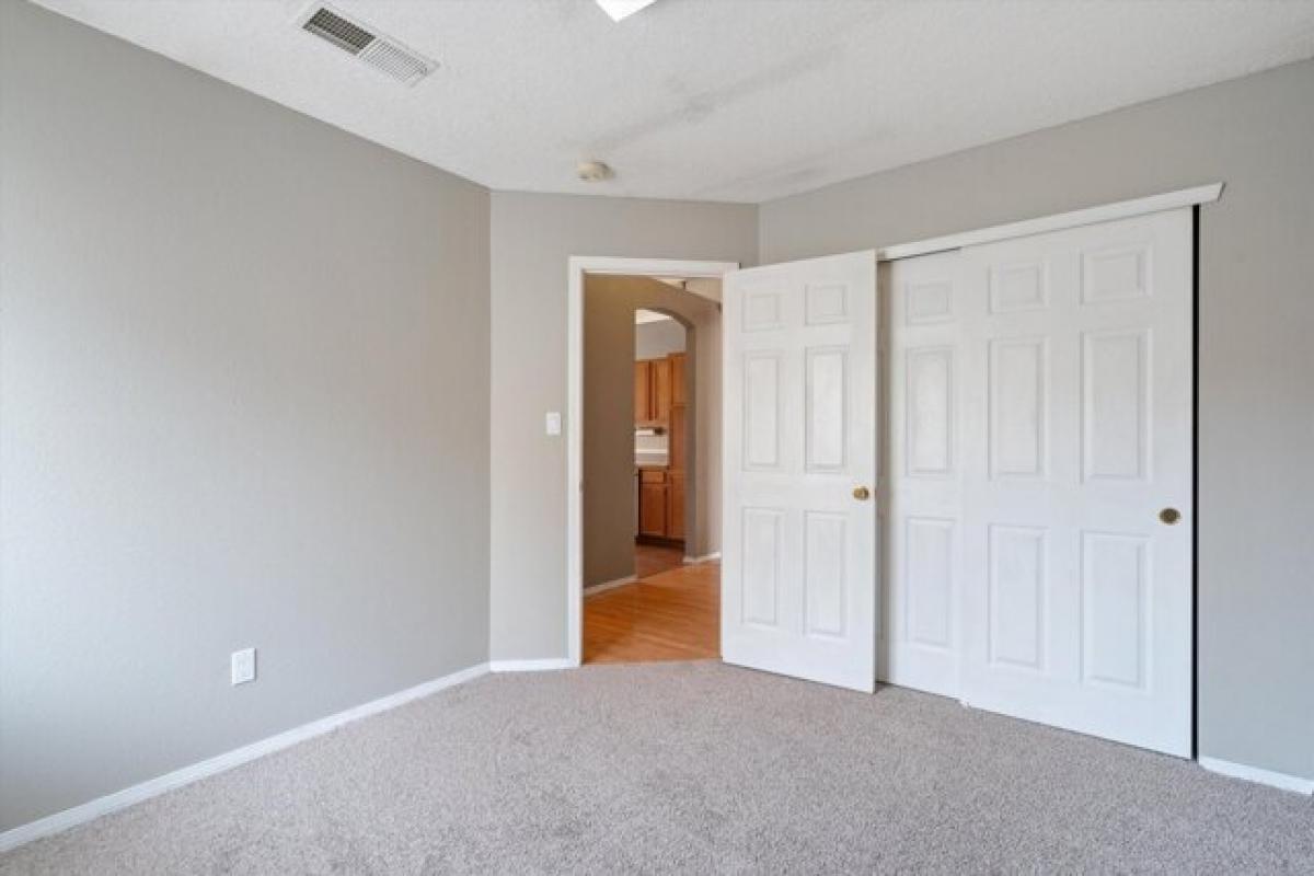 Picture of Home For Sale in Los Lunas, New Mexico, United States