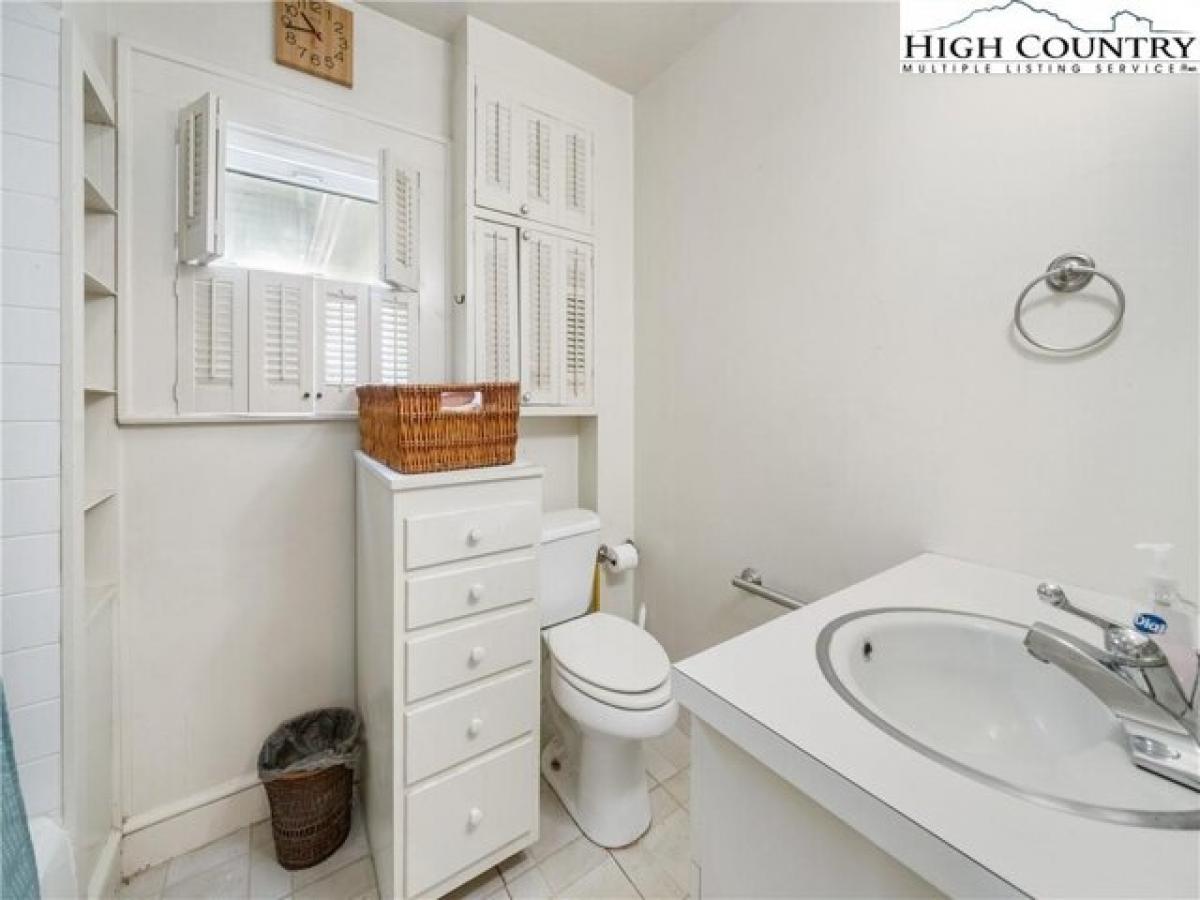 Picture of Home For Sale in Spruce Pine, North Carolina, United States