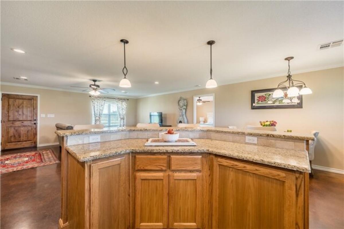 Picture of Home For Sale in Moody, Texas, United States