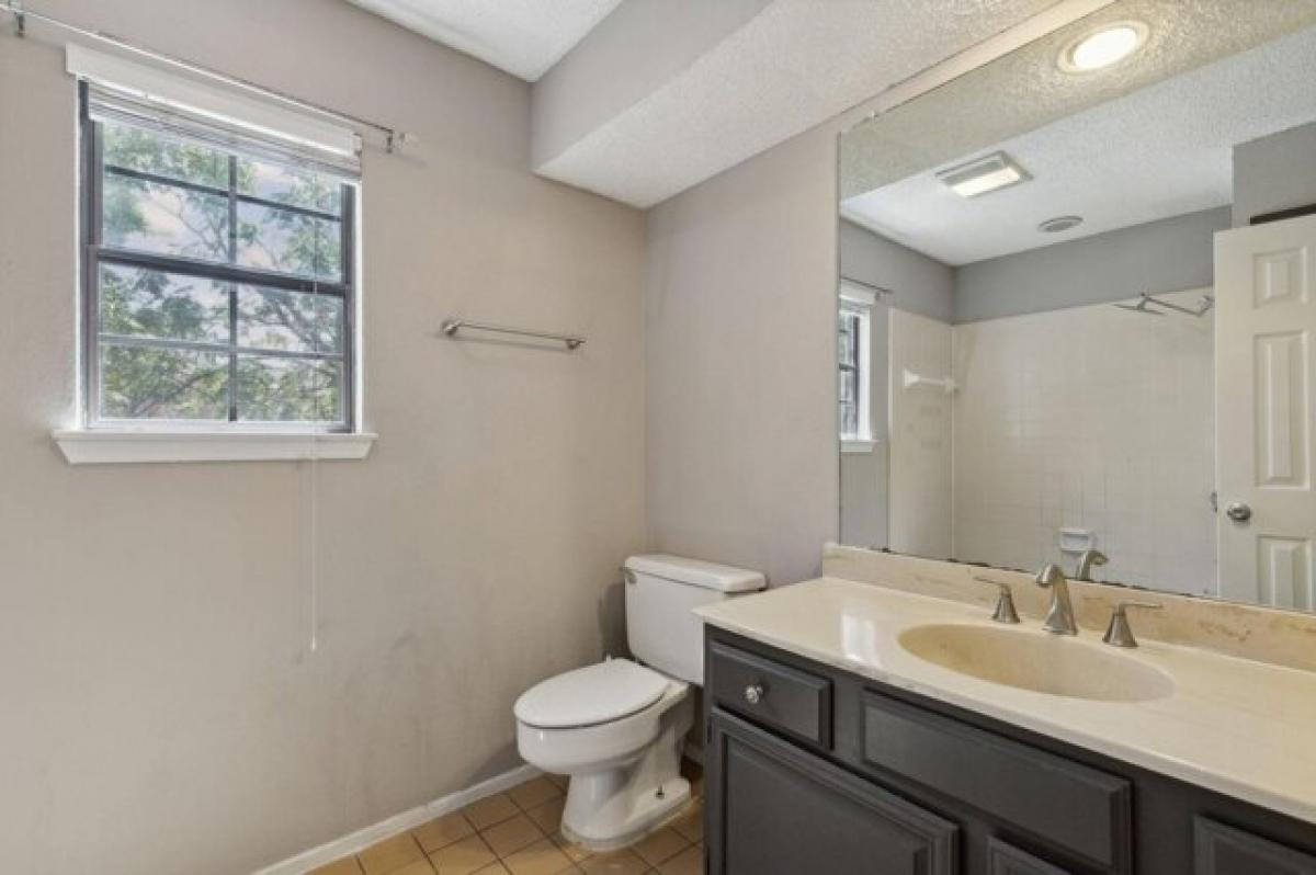 Picture of Home For Sale in Farmers Branch, Texas, United States