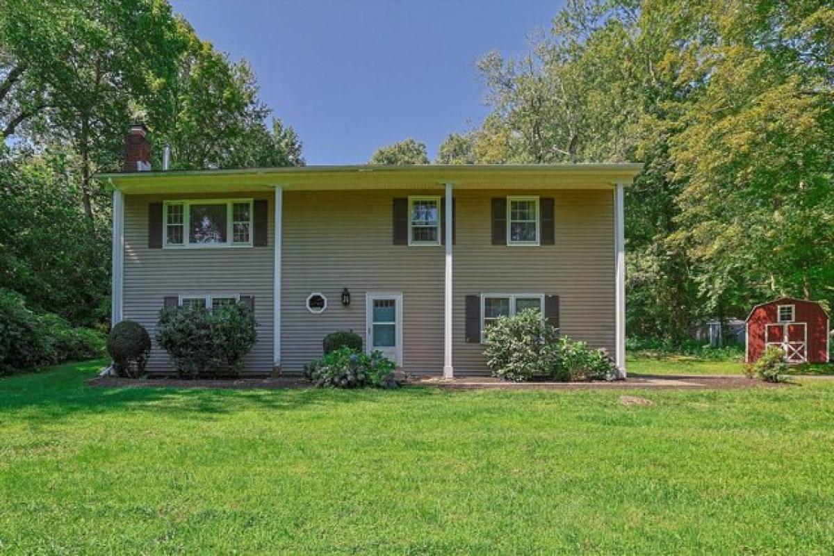 Picture of Home For Sale in New Milford, Connecticut, United States