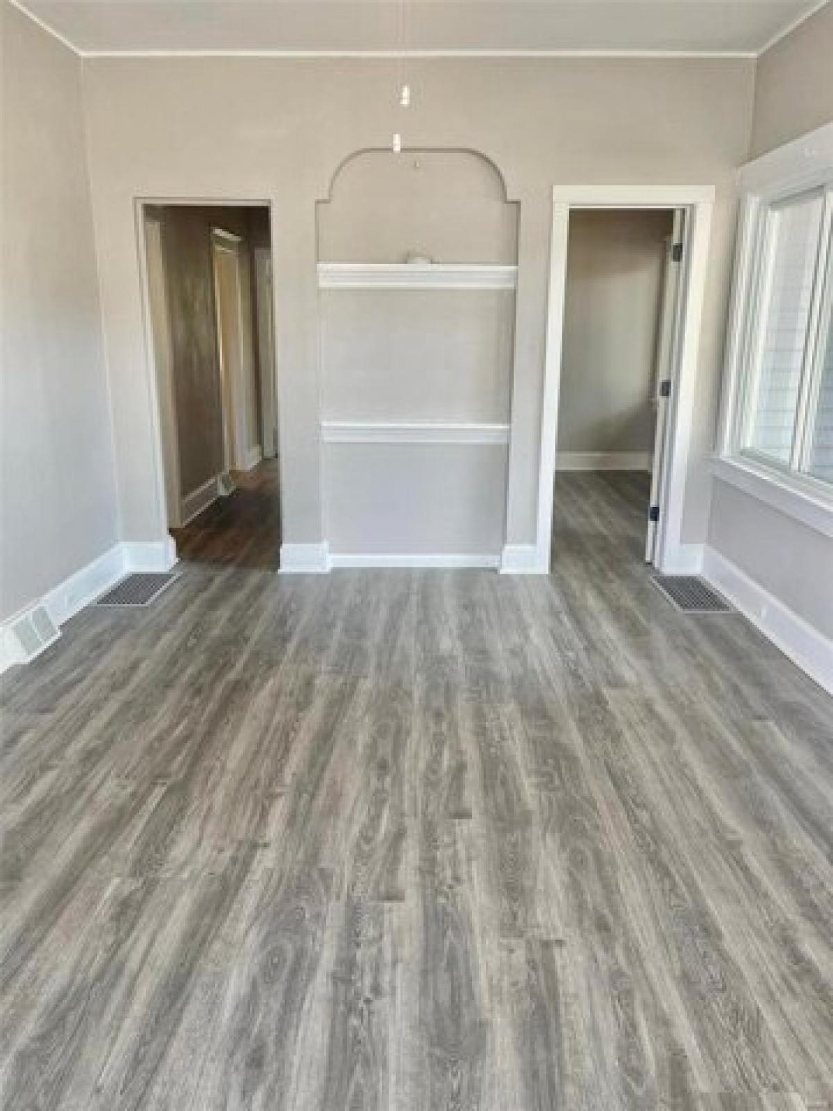 Picture of Home For Sale in Wood River, Illinois, United States