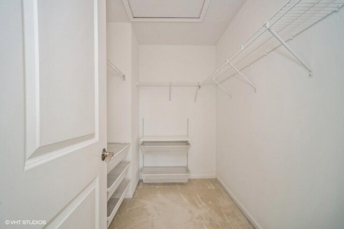 Picture of Home For Sale in Arlington Heights, Illinois, United States