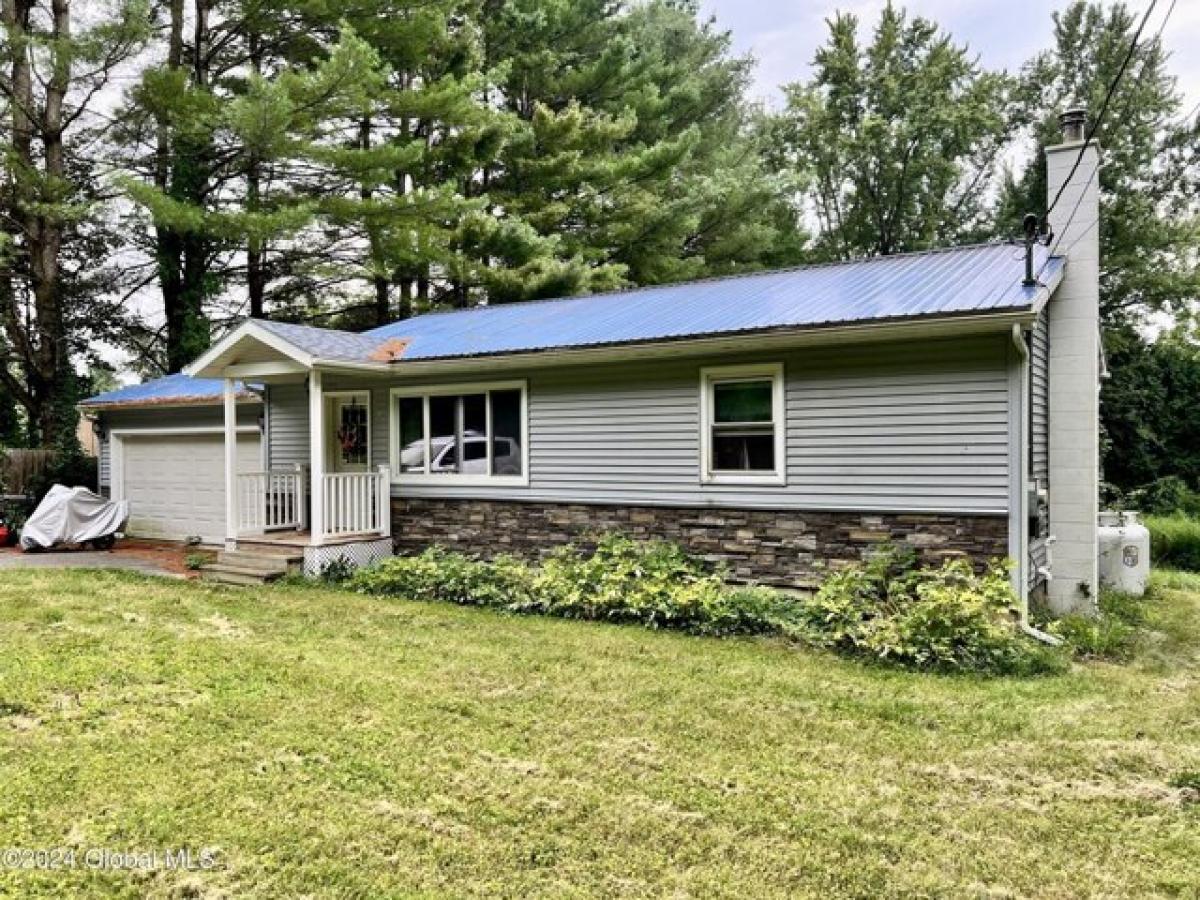 Picture of Home For Sale in Queensbury, New York, United States