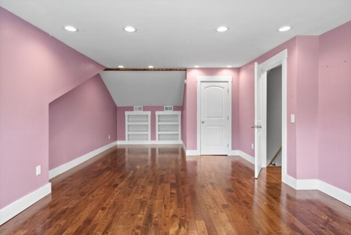 Picture of Home For Sale in Indian Mound, Tennessee, United States