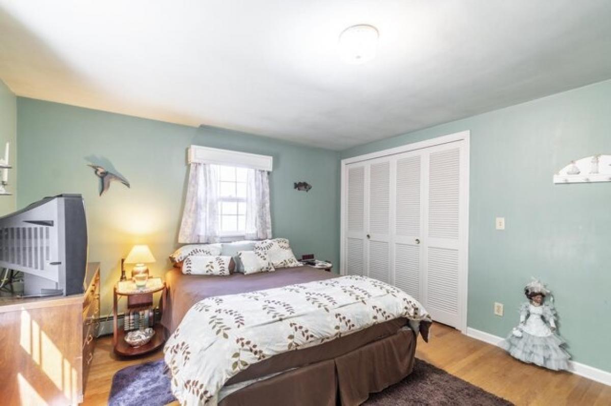 Picture of Home For Sale in Angola, Indiana, United States