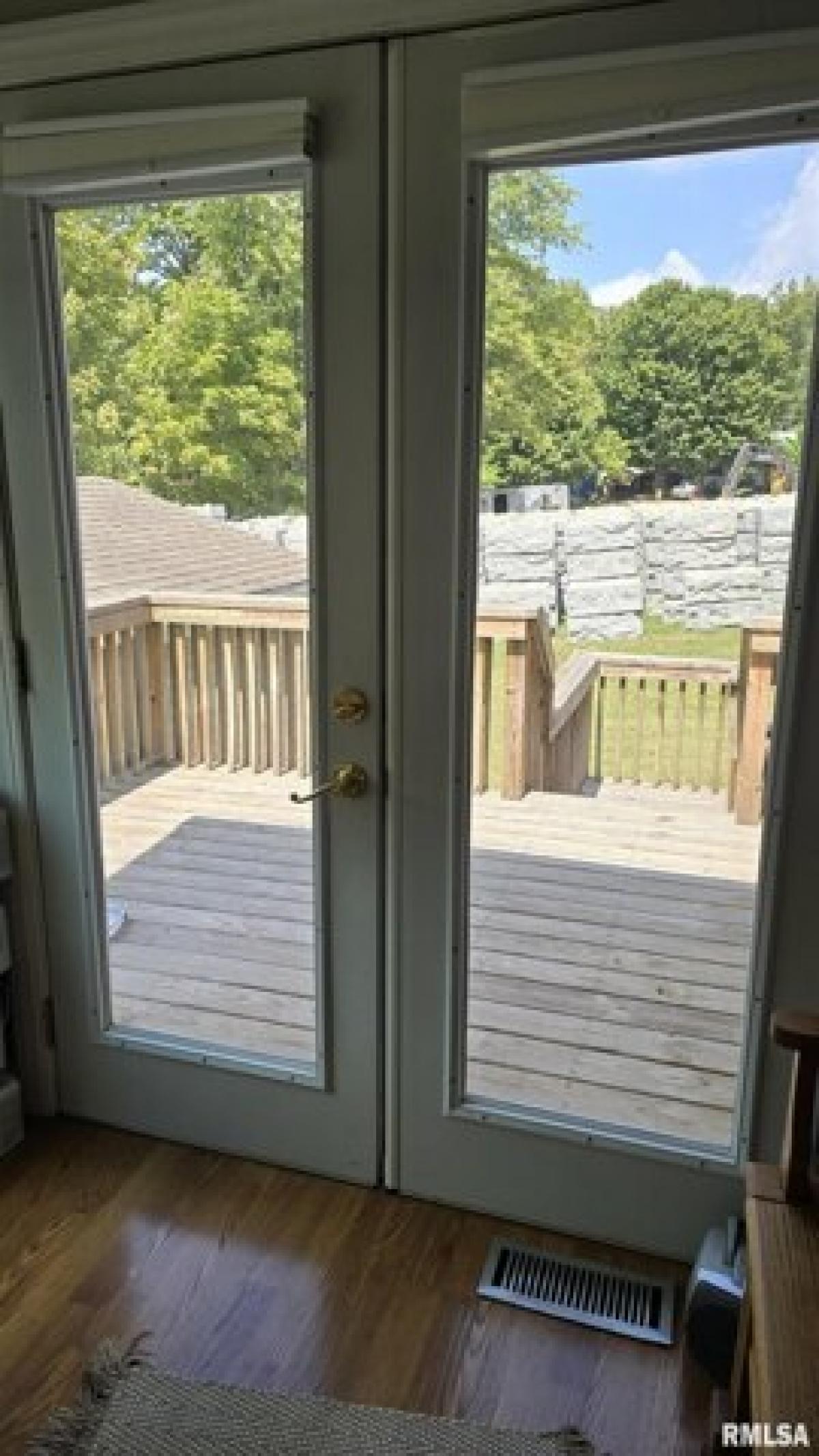 Picture of Home For Sale in Elizabethtown, Illinois, United States