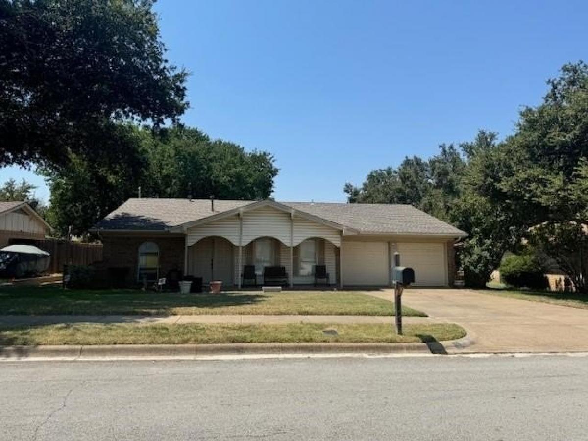 Picture of Home For Sale in Hurst, Texas, United States