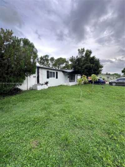 Home For Sale in Lauderdale Lakes, Florida